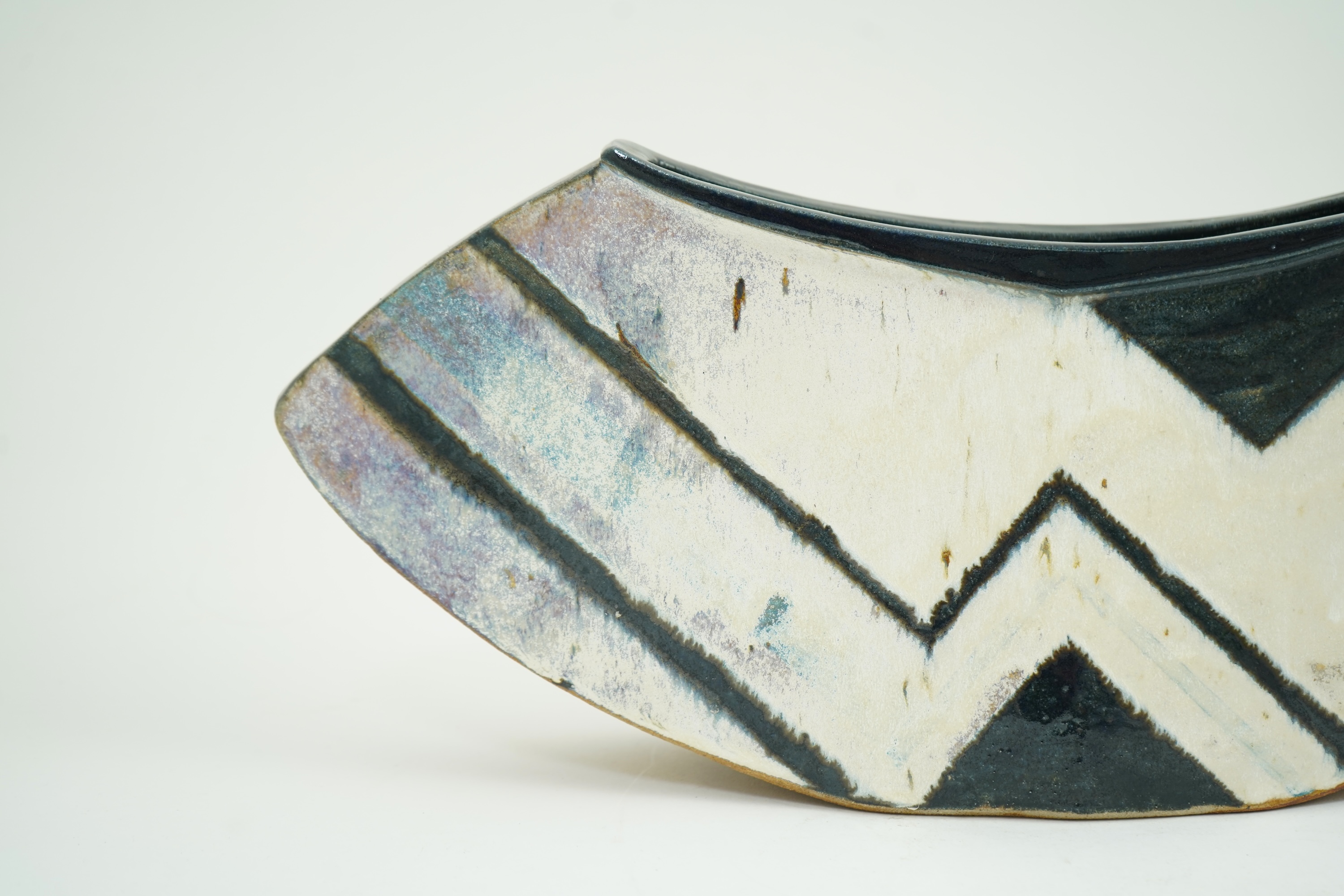 Jill Fanshawe Kato (b.1943): A stoneware Ikebana vase